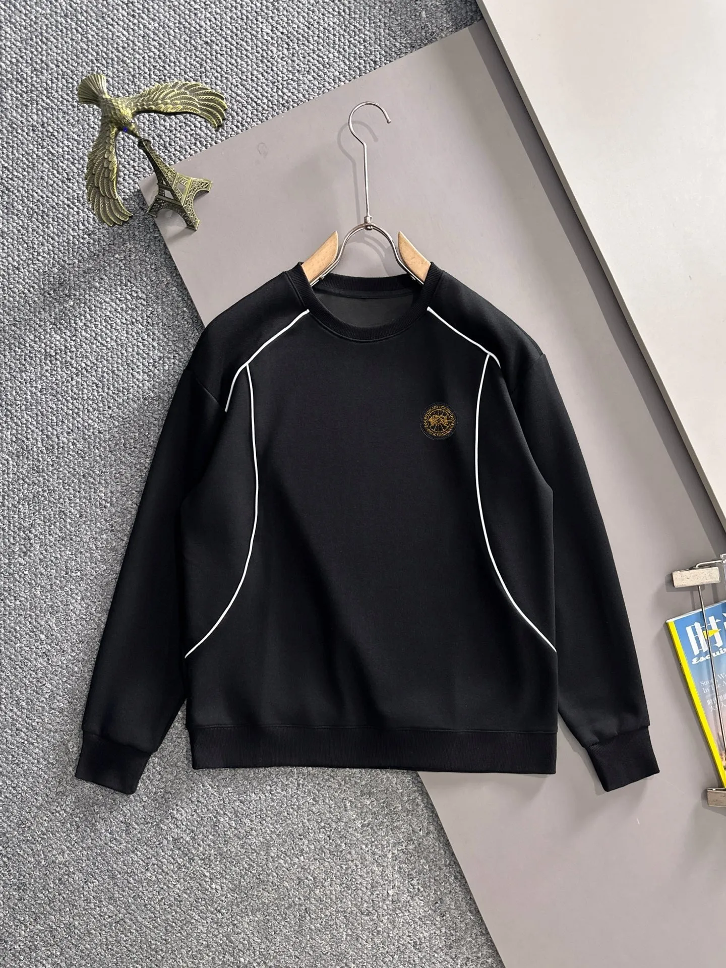 P360 Big Goose is the exclusive first release of 25ss new autumn and winter round neck long-sleeved sweatshirts for men and women. Many celebrities share the same style. Craftsmanship that cannot be copied by ordinary small workshops. We are not afraid of any challenges in terms of materials, detail restoration and craftsmanship, just to provide you with wonderful products. Compare the top original versions at will. No expense is spared just to do better. Unique imported fabric feel. Purely imported German machine production. Precision operation. Thousands of needles density. Full set of new accessories with three standards for simultaneous customization. The upper body is versatile and fashionable. A perfect choice for autumn and winter. A must-have item. Size chart: m-4XL (Please state your height and weight when placing an order.